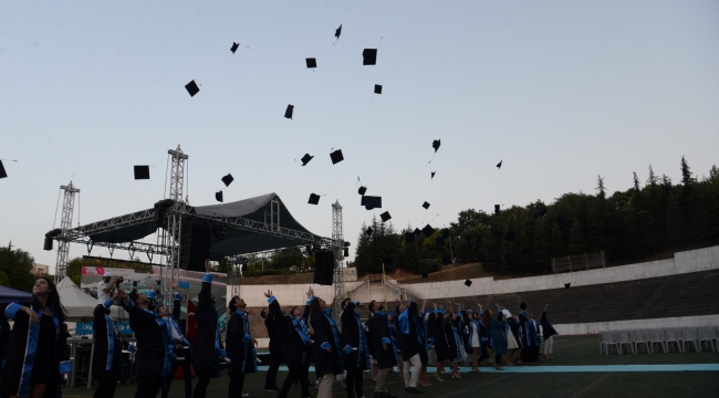 SAÜ lü Diş Hekimleri Mezuniyetlerini Törenle Kutladı