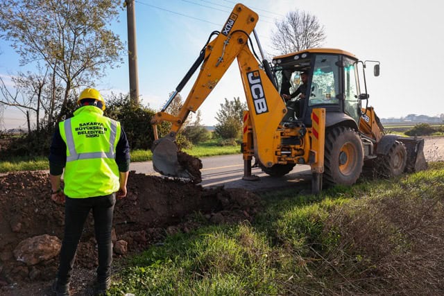 SASKİ, Adapazarı Bağlar Mahallesi'nde 1.600 metrelik yeni terfi hattı projesine devam ediyor