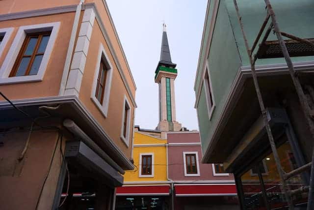 Şehir merkezi ve kültürel olaylar, basın ve medya haberleri için ideal görsel.