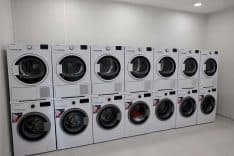 Öğrenci çamaşırhaneleri için modern ve güvenilir yıkama makineleri. Temizlik ve hijyen ön planda, uy.