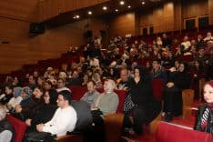 Bursa Devlet Tiyatrosu’nun Göç Hayaller Kumpanyası oyunu Serdivan’da yoğun ilgi gördü