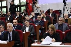 Toplantıya katılanlar, suyun geleceği için güvence ve yatırımlar hakkında görüşüyor.