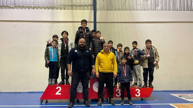 Sapanca Belediye Sporcuları büyük başarıyla madalya kazandı.