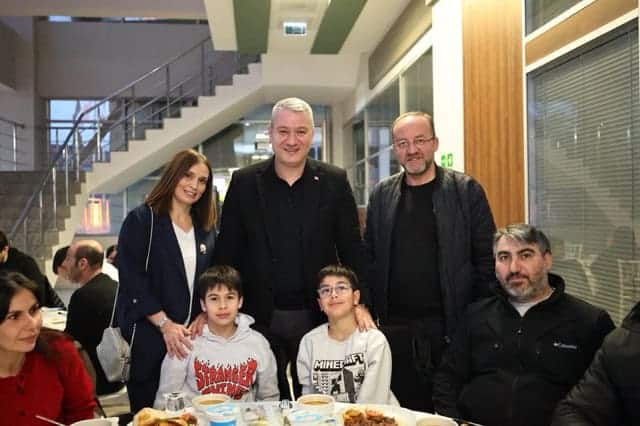 Serdivan’da Dünya Yetimler Günü’nde Anlamlı İftar Programı Düzenlendi