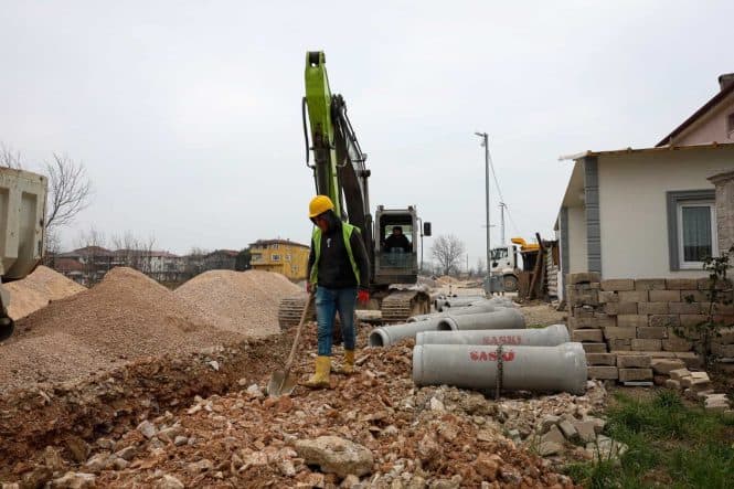 Arifiye Hanlı Mahallesi’nde 2 bin 200 metrelik yeni altyapı projesi başlatıldı