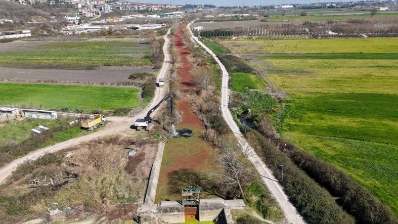 Sakarya’da Çark Deresi’nin 5 Kilometrelik Bölümü Detaylı Temizlikle Yenileniyor