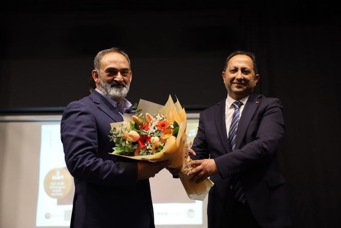 Dursun Ali Erzincanlı, Sakarya'da Şiirleriyle Ramazan Etkinliğinde Yoğun İlgi Gördü