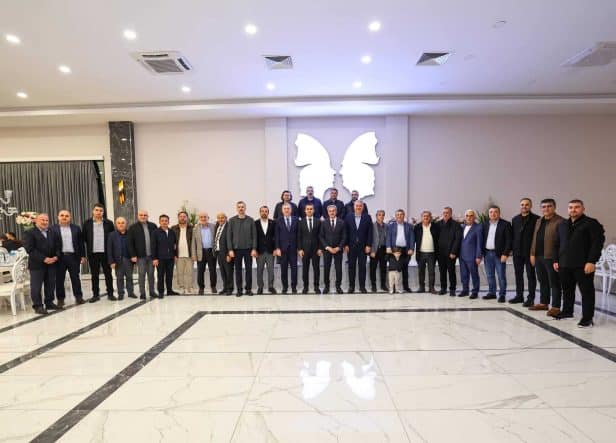 Sakarya'nın önde gelen isimleri Özlem Haldızoğlu ve Mehmet Akkaya'nın kına gecesinde buluştu