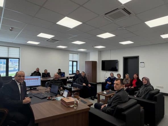 Hendek MYO’da Personel ve Yönetim Geleneksel Bayramlaşmada Bir Araya Geldi