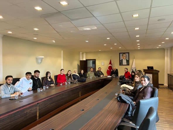 Yüksekokulda Öğrencilerle Bilgilendirme ve Değerlendirme Toplantısı Düzenlendi