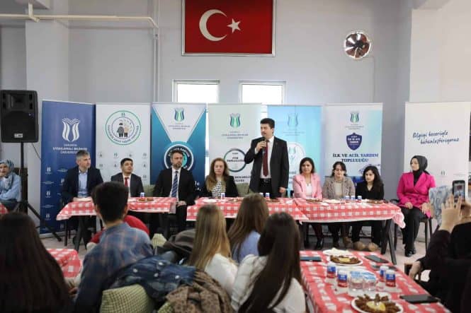 Akyazı Sağlık Hizmetleri MYO’da Rektör ile Öğrenciler Bir Araya Geldi