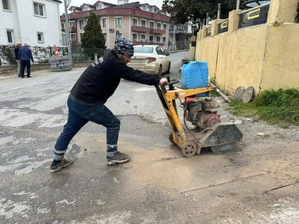 Serdivan Karabaş Sokak’ta Yenileme Çalışmalarıyla Yaya ve Trafik Güvenliği Artıyor