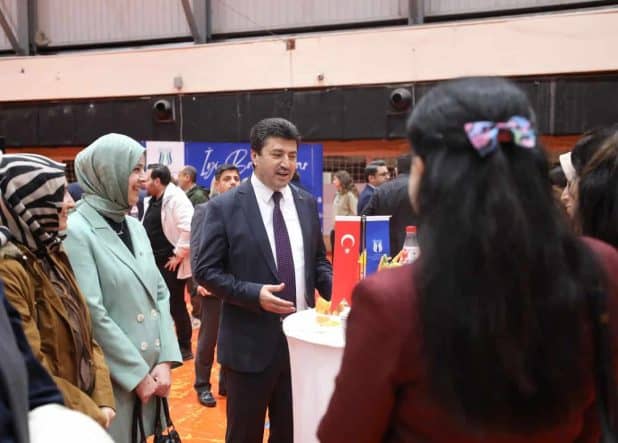 SUBÜ’de Geleneksel Bayramlaşma Programında SMYO Personeli de Buluştu