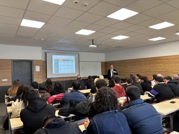 Yönetim ve Organizasyon Bölümü’nde Kişilik Analizi Üzerine Etkinlik Gerçekleştirildi