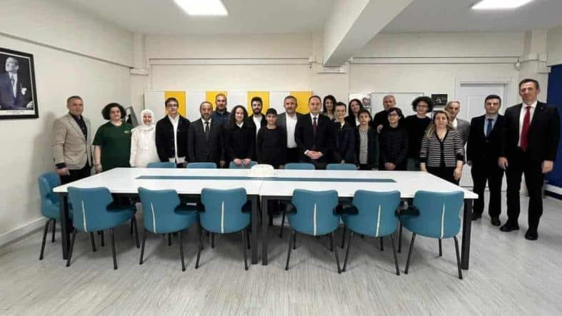 Adapazarı Bilim ve Sanat Merkezi’nde Başarılı Öğrenciler ve Öğretmenler Ziyaret Edildi