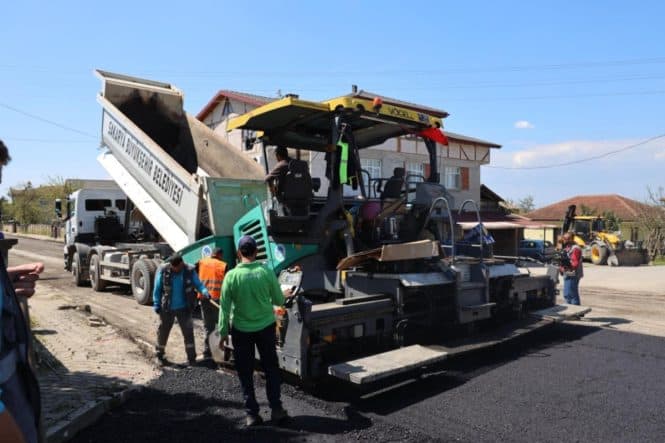 Akyazı'da Altındere ve Yağcılar Mahallelerinde 8 Kilometrelik Yol Modern Asfalta Kavuşuyor