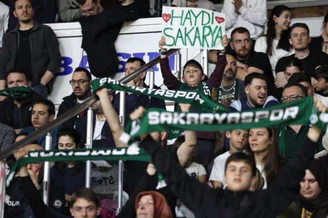 Sakarya Büyükşehir Basketbol, Yarı Finalde Kütahya Karşısında Taraftar Desteğiyle İkinci Galibiyetini Aldı