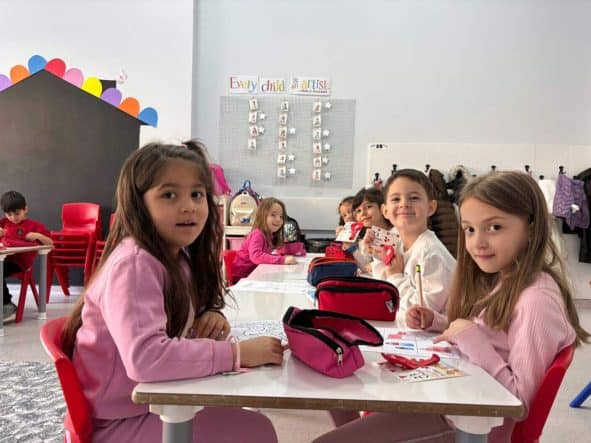 Sakarya’da 23 Nisan’da Anaokulu ve Hastanedeki Çocuklara Bayram Coşkusu Yaşatıldı