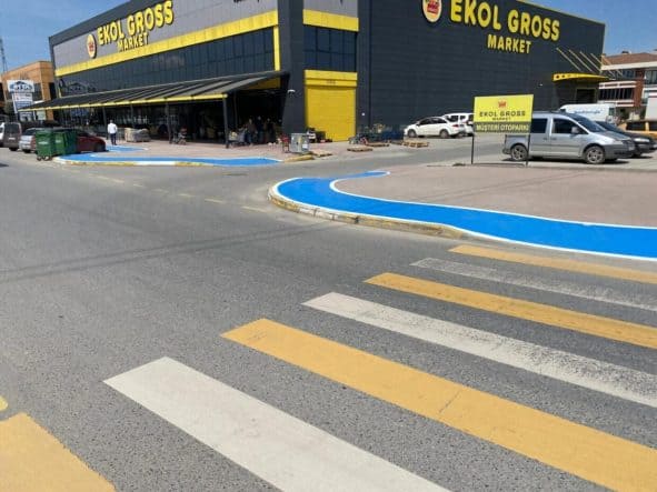 Erenler'de Bisiklet Yollarında Temizlik ve Yenileme Çalışmaları Sürüyor