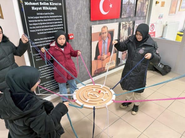 Sakarya’da Çocuklar, Tabletleri Kapat Projesiyle Sosyal Becerilerini Güçlendiriyor