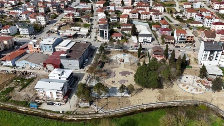 Kaynarca’daki Aziz Duran Parkı’nda Satranç ve Kaykay Alanları Son Aşamaya Geldi