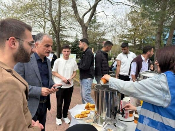 Sakarya Üniversitesi'nde Öğrenci ve Personelden İhtiyaç Sahibi Aileye Destek İçin Kermes