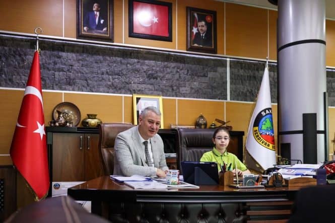 Serdivan’da 23 Nisan: Belediye Başkanlığı Koltuğu Sembolik Olarak Öğrencilere Devredildi