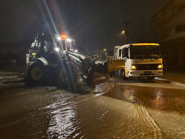 Serdivan Belediyesi, Kuruçeşme’deki Su Baskınlarına Hızla Müdahale Etti
