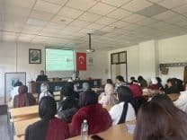 Akyazı'da Sık Seyahat Eden Yabancı Öğrencilere Sıtma Bilgilendirme Eğitimi