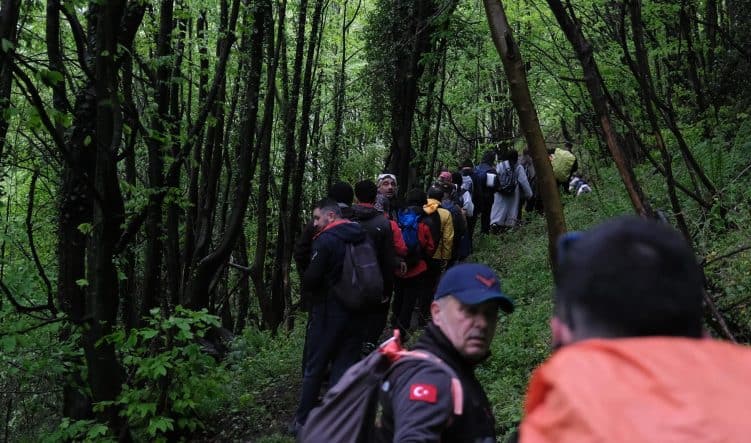 Geyve Doğançay’da Doğa Yürüyüşleri Renkli Görüntülere Sahne Oldu