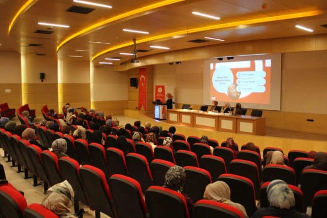 Sakarya Üniversitesi’nde Diyanet’te Kadınların Kariyer ve Hizmet Alanları Panelde Ele Alındı
